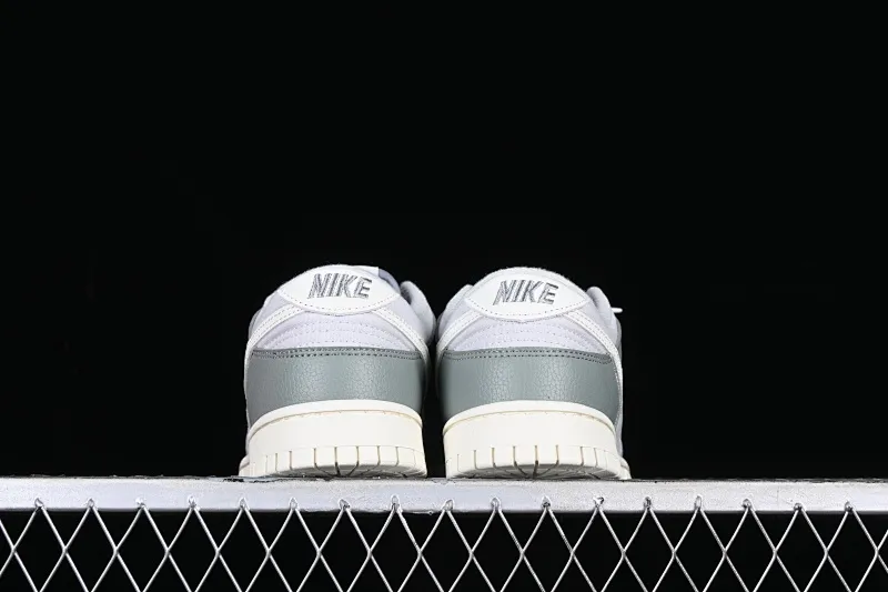 All Categories Nk SB Dunk Series Nk SB Dunk Low Low-top sneakers Cost-effective version Nk Dunk Low "Mica Green" Mica Green Canvas SB low-top sports and leisure sneakers DV7212-300